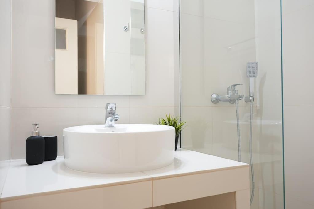 Syntagma Square, 70Sqm Pentelis Sunny Apartment Атина Екстериор снимка
